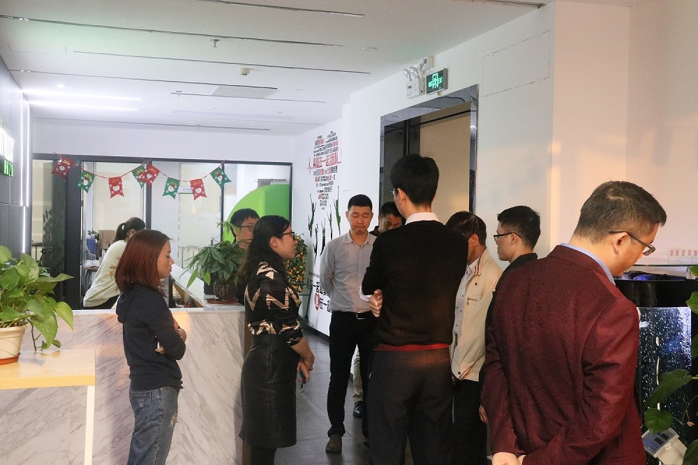 Bienvenido a los líderes de Guangzhou Industrial y Technology Technology y los líderes de distrito a visitar Citylux 